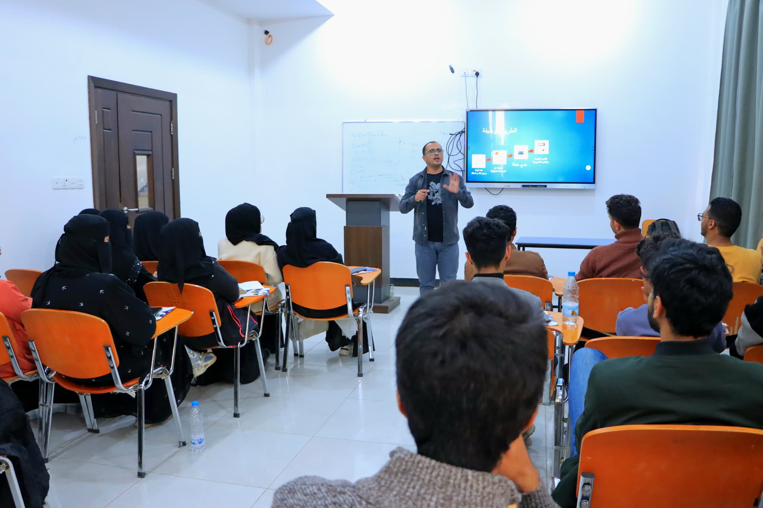 مركز اللغات والمهارات بجامعة الرشيد الذكية وبالتعاون مع مؤسسة أحلامنا ...