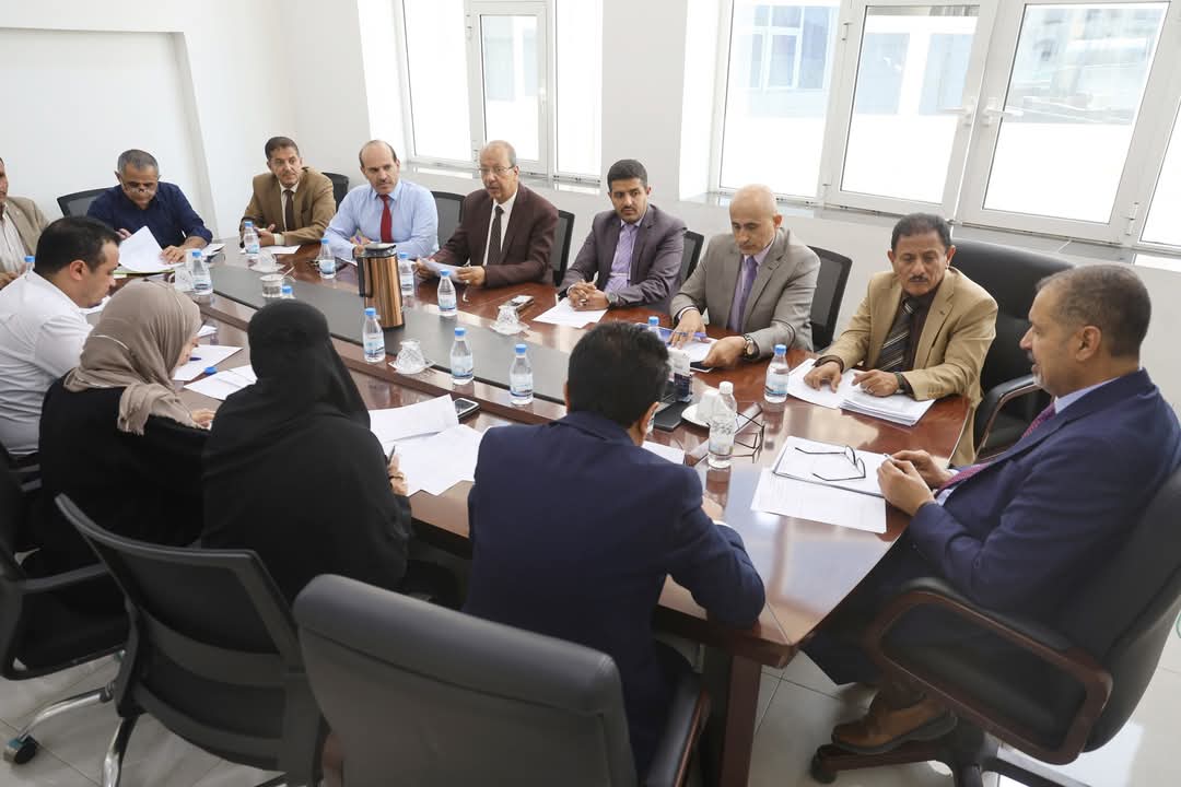 في جامعة تصنع المستقبل وتحتضن الإبداع … مجلس عمداء ورؤساء الأقسام ...