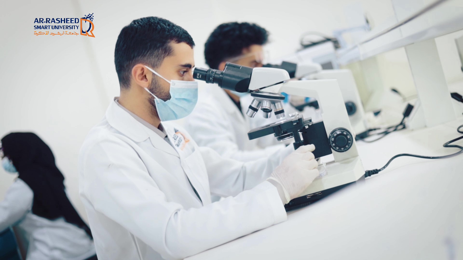 (فيديو توثيقي) جامعة الرشيد الذكية تحول الأحلام إلى إنجازات، وتُصنع قصص ...
