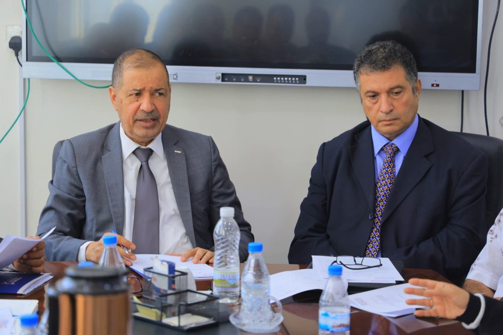 ✨ المجلس الأكاديمي الثالث عشر بجامعة الرشيد الذكية ناقش المجلس جداول المحاضرات، التحضيرات للاختبارات وملفات الجودة، مؤكدًا أن كل جهد وفكرة هو خطوة نحو مستقبل أكاديمي مشرق.