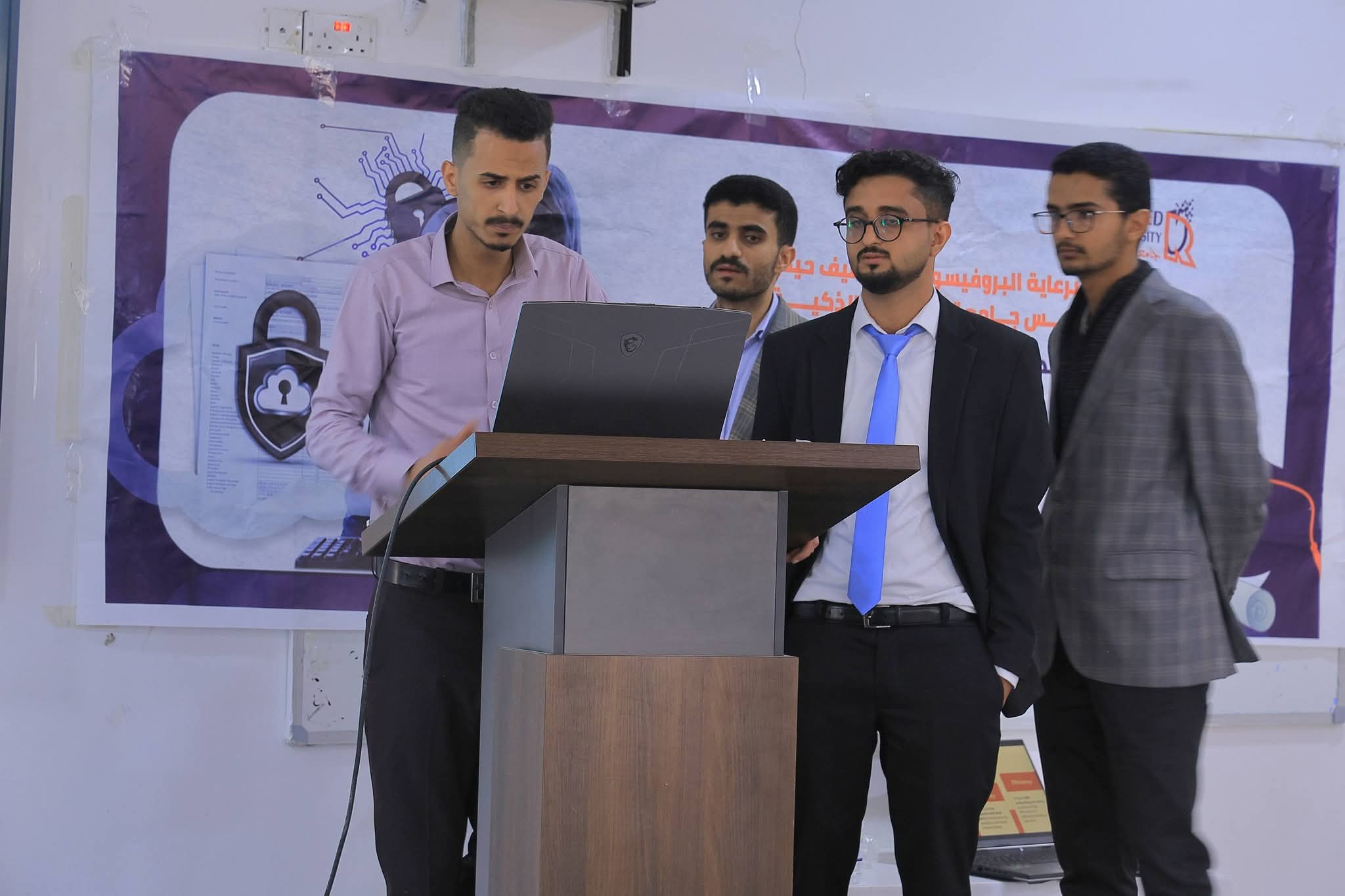 جامعة الرشيد الذكية تناقش مشروعًا سيبرانيًا متقدمًا يوظّف الذكاء ...