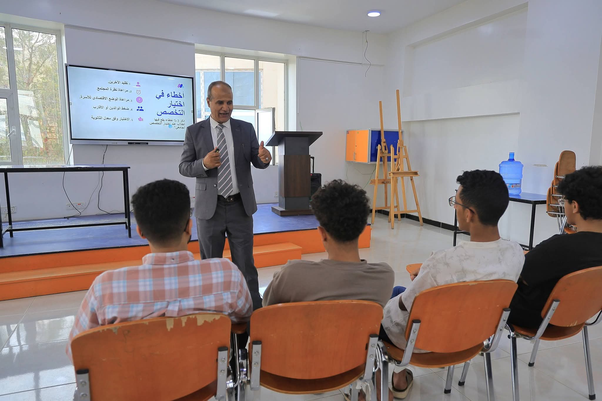 جامعة الرشيد الذكية تُشعل بوصلة المستقبل بدورة مجانية: 
